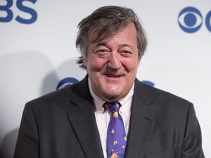 Aktor Stephen Fry Ceritakan Perjuangannya Melawan Kanker Prostat Aktor Stephen Fry Ceritakan Perjuangannya Melawan Kanker Prostat