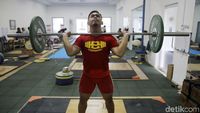 Berbincang dan Melihat Eko Yuli Irawan Berlatih