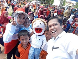 Hari Dongeng Sedunia, Ratusan Siswa Sulsel Terbius Cerita Kak Heru