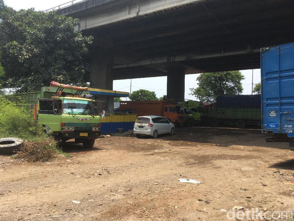 Dishub akan Cek Parkiran Truk Liar di Kolong Tol Kalijodo Dishub akan Cek Parkiran Truk Liar di Kolong Tol Kalijodo