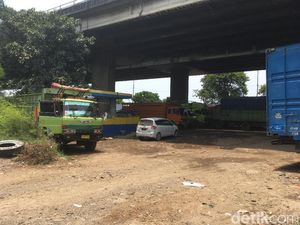 Dishub akan Cek Parkiran Truk Liar di Kolong Tol Kalijodo Dishub akan Cek Parkiran Truk Liar di Kolong Tol Kalijodo