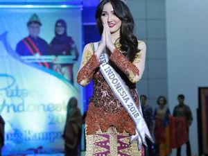 Pulang Kampung, Puteri Indonesia 2018 Promosikan Kain Khas Belitung