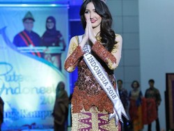 Pulang Kampung, Puteri Indonesia 2018 Promosikan Kain Khas Belitung