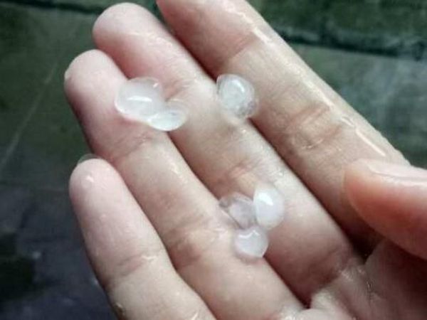 Penampakan Hujan Es di Depok