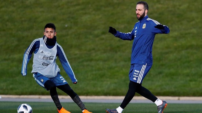 Kesempatan Higuain untuk Meyakinkan Sampaoli