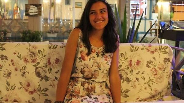 Potret Kocak Pakai Baju Tak Sengaja Persis dengan Sekitar