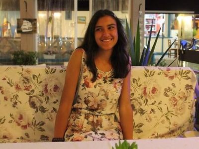 Potret Kocak Pakai Baju Tak Sengaja Persis dengan Sekitar