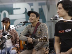 Peranan Istri Adrian Yunan dalam Solo Kariernya