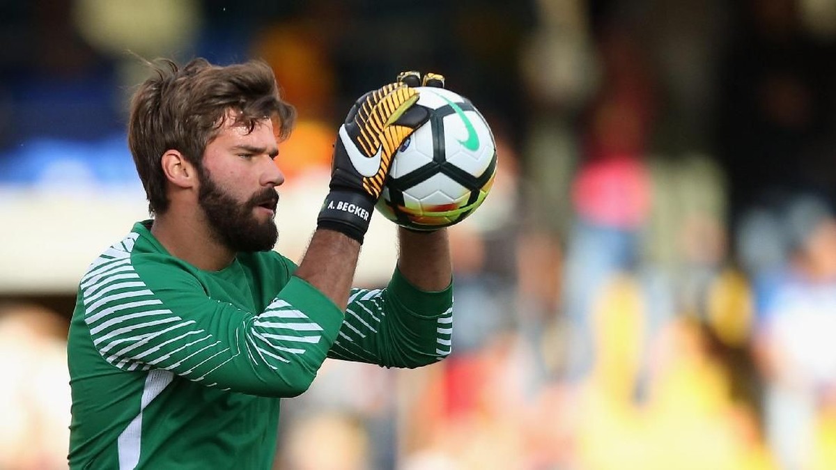 Alisson Becker dngan seragam AS Roma. (Foto: Maurizio Lagana/Getty Images)