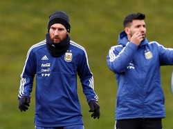Lionel Messi dan Sergio Aguero, akanka kedua penyerang mungil ini bakal diduetkan oleh pelatih Jorge Sampaoli? (Jason Cairnduff/Reuters)