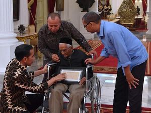 Jokowi Doakan Nyak Sandang yang akan Jalani Operasi Katarak