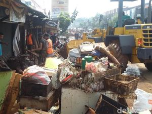 Korban Banjir Bandang Cicaheum Bandung Butuh Air Bersih