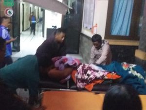 Puluhan Warga Ijen Mendadak Pingsan, Diduga Hirup Gas Belerang Puluhan Warga Ijen Mendadak Pingsan, Diduga Hirup Gas Belerang