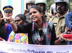 Foto: Payudara Disamakan dengan Semangka, Wanita India Demo