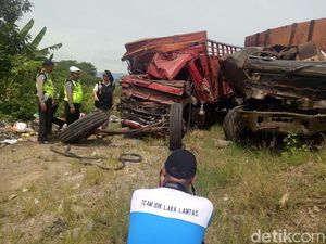 Polisi Olah TKP Kecelakaan Truk yang Tewaskan 6 Orang di Brebes