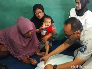 Keluarga Korban Tewas Kecelakaan Truk di Brebes Terima Santunan