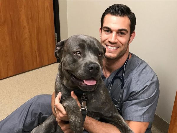 Ladies! Intip Potret Olahraga Evan Antin, Dokter Hewan yang Super Seksi