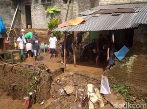 6 Motor Hanyut dan 97 Rumah Terendam di Cimenyan Bandung 6 Motor Hanyut dan 97 Rumah Terendam di Cimenyan Bandung