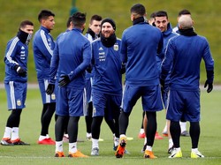 Lionel Messi sebagai kapten timnas Argentina tentu sangat dinanti wejangannya oleh rekan-rekan setim. (Jason Cairnduff/Reuters)