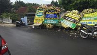 Foto: Karangan Bunga dan Potret Kenangan Pilot Tewas di Cilacap