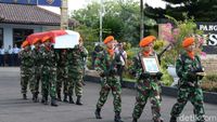 Foto: Suasana Saat Jasad Pilot Hanafie Diterbangkan ke Malang