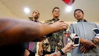 Imam Nahrawi dan Berlinton Siahaan memberikan keterangan pers terkait pertemuan.