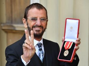 Drummer The Beatles Diberi Gelar oleh Kerajaan Inggris