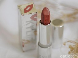 Product Review: Mencoba Lipstik Terbaru Kylie Jenner Silver Series
