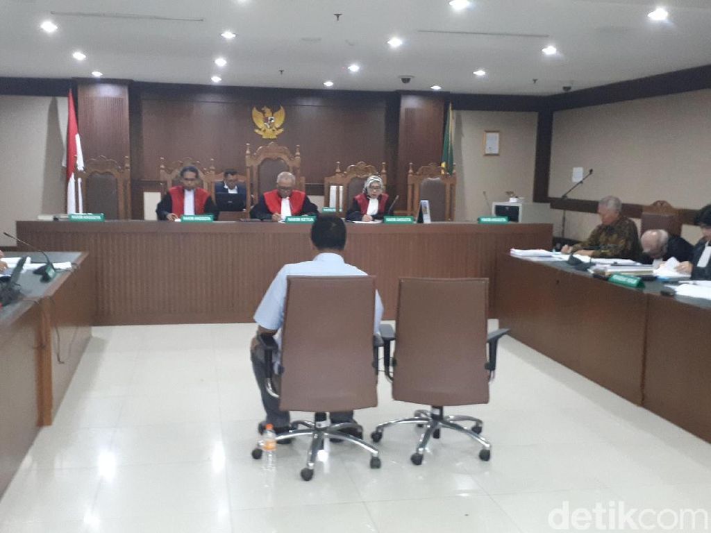 Jaksa Cecar Penyuap Eks Dirjen Hubla soal Saran Menang Lelang Jaksa Cecar Penyuap Eks Dirjen Hubla soal Saran Menang Lelang