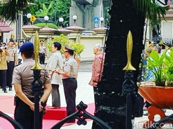 Megawati dkk Disambut dengan Karpet Merah di Mabes Polri