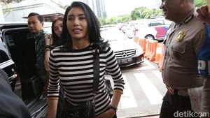 Tyas Mirasih Datang ke Polda Metro Jaya