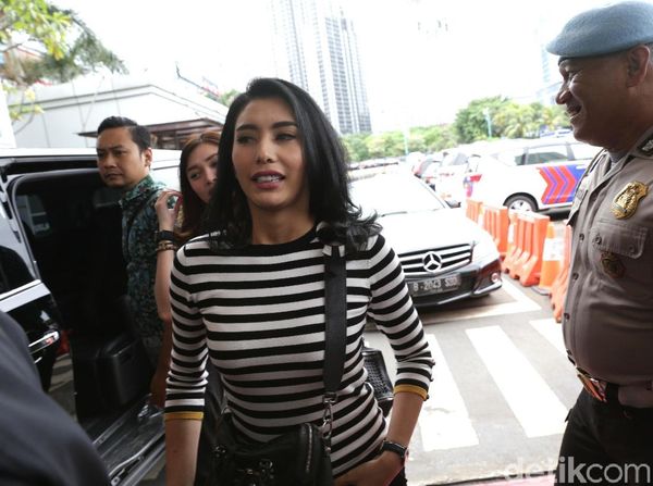 Tyas Mirasih Datang ke Polda Metro Jaya