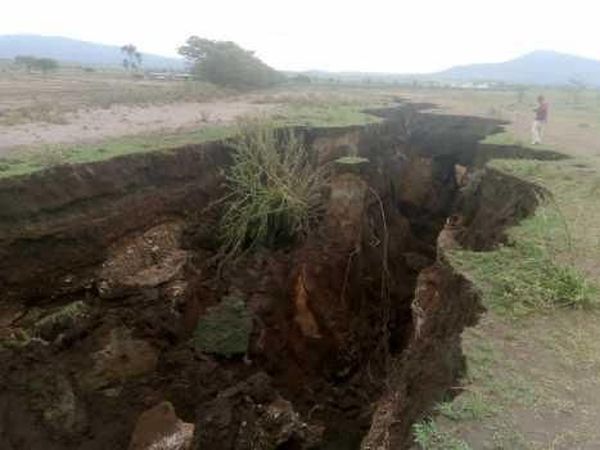 Penampakan Retakan di Kenya yang Diprediksi Belah Benua Afrika