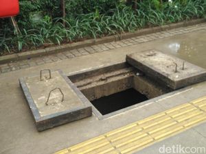 Pasukan Biru Pastikan Tak Ada Lagi Sampah Kabel di Got Balai Kota