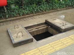 Pasukan Biru Pastikan Tak Ada Lagi Sampah Kabel di Got Balai Kota