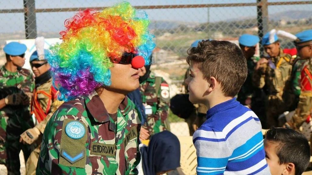 Seru! Begini Cara Prajurit TNI Hibur Anak-anak di Lebanon