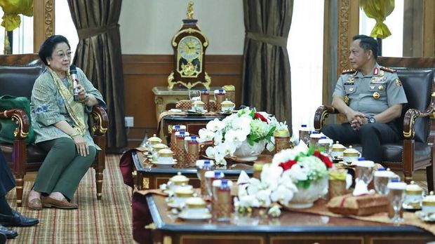 Sambangi Mabes Polri, Megawati Soekarnoputri Disambut Karpet