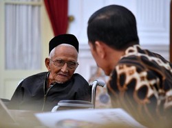 Nyak Sandang Ingin Langsung Lihat Jokowi Usai Matanya Dioperasi