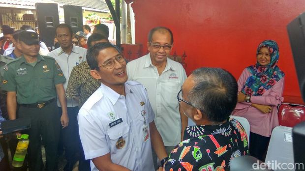 Buka Gerai OK OCE, Sandiaga Pastikan Harga Sembako Terjangkau