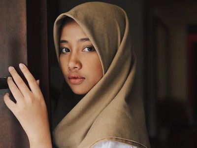 Foto: Gaya Hijab Putri Sulung Opick yang Beranjak Dewasa