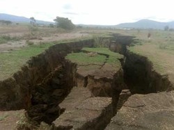 Ahli Geologi: Retakan di Kenya Bergeser 2,5 Cm Per Tahun