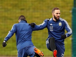 Penyerang Juventus Gonzalo Higuain bakal meramaikan persaingan di lini depan Argentina. Siapa bakal tersingkir? (Jason Cairnduff/Reuters)