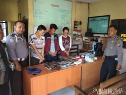 Angkut Tuyul, Tiga Sopir Taksi Online Diamankan di Lamongan