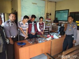 Angkut Tuyul, Tiga Sopir Taksi Online Diamankan di Lamongan Angkut Tuyul, Tiga Sopir Taksi Online Diamankan di Lamongan