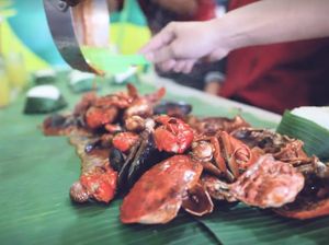 Makan Kepiting Sampai Babak Belur