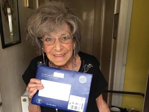 Nenek 100 Tahun Ini Beri Tips Awet Muda & Panjang Umur Nenek 100 Tahun Ini Beri Tips Awet Muda & Panjang Umur