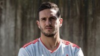 Spanyol memperkenalkan jersey abu-abu untuk kaus away piala duna. Warna itu dipadu dengan tiga garis merah di pundak dan satu merah di lengan. (Foto: dok. Adidas)
