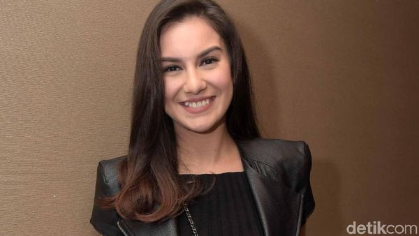 Si Manis Irish Bella Terjun ke Layar Lebar