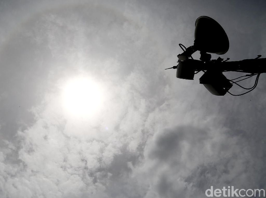 Siang Ini Hari Tanpa Bayangan Terjadi di Jakarta Siang Ini Hari Tanpa Bayangan Terjadi di Jakarta