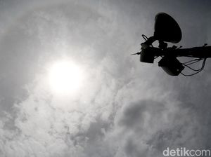 Suhu Surabaya Capai 35 Derajat Celsius di Hari Tanpa Bayangan Suhu Surabaya Capai 35 Derajat Celsius di Hari Tanpa Bayangan